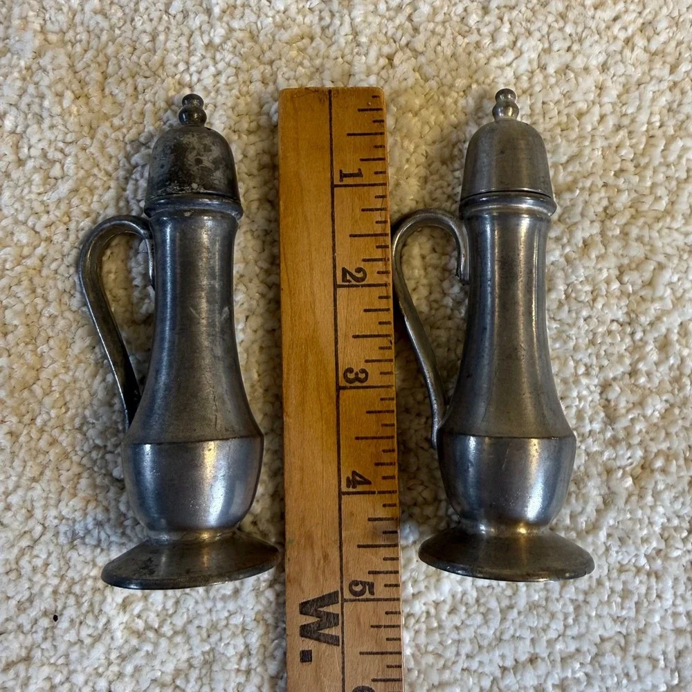 Antigue Oneida Heirloom Pewter Salt and Pepper Shaker Vintage Cottagecore Patina
